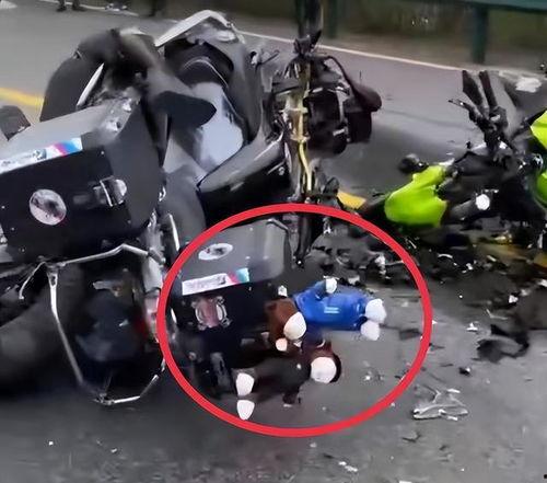广东爆料摩托车撞车视频